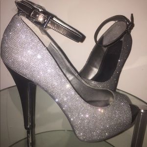 Women's Guess Sparkle Peep Toe Pumps